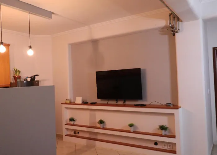 Όμορφο Διαμέρισμα Με Αυλή